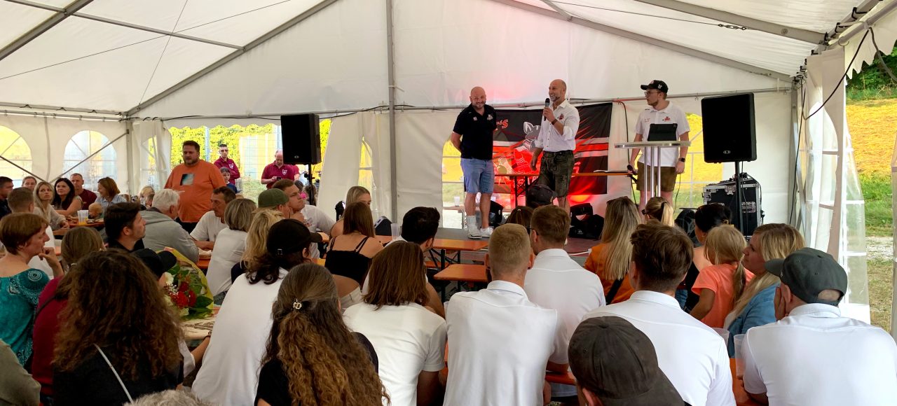 Mitgliederversammlung und Sommerfest fanden dieses Jahr in einem gut gefüllten Festzelt statt.