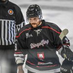 Blake Luscombe (EV Dingolfing), Eishockey Herren, Bayernliga, 3.Spieltag, Saison 2025 2026 am 19.10.2025 in der Marco Sturm Eishalle in Dingolfing, EV Dingolfing (schwarz) gegen TEV Miesbach (weiss) Foto: Hockeypics/ Eva Fuchs